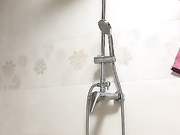 最新购买外围女素质网红女主播韩敏洗澡看着她性感的奶子和逼逼很是让人冲动忍不住要撸