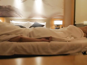 私密保健会所《女子养生SPA》少妇带着水果来找相熟的男技师全身推油爽到让小哥草她才能泻火