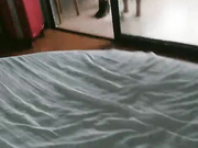 老哥【野狼出击】越南约了个骚气短发少妇， 口交屌上抹上酸奶舔弄干净