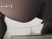 沟厕后拍大学女生拉屎