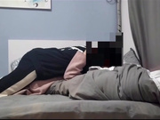 校服小哥骗了个假装自己还是处女的骚女回宿舍强推到床上啪啪