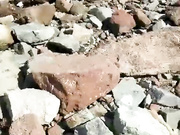 高颜值妹子沙滩边闲逛，找了个没人的地方口交最后口暴