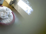 外表清纯大奶子美女大学生进屋就被四眼胖男按倒床上热吻也不洗洗不脱衣服直接就干一共打4炮小胖艳福不浅啊