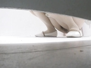 最新流出办公楼厕拍系列 关系不错的两个漂亮闺蜜轮流来送逼