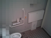 盗站流出游泳池更衣室偷放摄像头偷拍几个女泳客更换泳衣