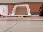 技术型坑神女卫藏匿隔间偸拍多位漂亮气质美女方便全方位近景拍摄有位美女阴道排除的是啥