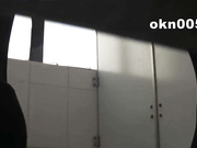 校园坑神潜入国内某高校女卫连续偸拍课间出来方便的学生妹拍脸再近景拍私处放尿过程胆量惊人