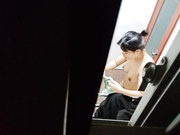 偷拍楼上00后妹子洗澡奶子还不小