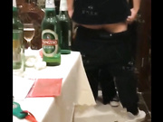 【全網推薦】【網曝門事件】濰坊包間事件！19歲濰坊女包間擦槍走火 翹美臀後入直接操 3男1女思維豬腳盡心盡力～720P高清原版