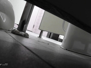 【全網首發】【廁拍小酌】2020.6月份流出特攻隊系列，潛入大學校園蹲守女衛隔間連拍學生妹方便 特寫B出來再拍臉 11人次絕對引爆妳的眼球～原版高清