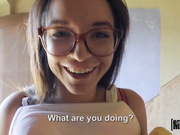 Mofos - 寒冷的室外与火到冒烟的”室内“