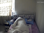 【精品推薦】未流出過的小旅館高清偷拍-年輕小情侶待在房裏無聊 玩了會手機就操逼 原版高清