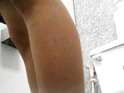 最新流出某商场公共坐便连续T拍一波接一波的年轻气质美眉嘘嘘一线天馒头B妹子一遍又一遍的擦下面要擦破皮了