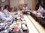 [IPZ-701] 童貞限定！希美まゆとイク！ 1泊2日混浴筆おろし温泉オフ会！ 初めての女性がまゆさんなんて！自分らは最高に幸せ者っすスペシャル！ - 2of5