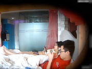 高颜值清纯可爱美少女干净白嫩有点明星气质被眼镜男友搂起双腿卷曲身子猛干下下到底年轻人真是激情1080P完整版