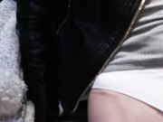 超美黑丝苗条人妖和美女闺蜜在公告厕所性爱后入抽插