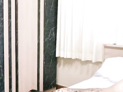 纹身清纯反差双马尾萌妹被炮友扶着屁股后入