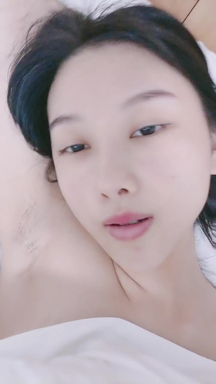 170CM美妞无毛肥穴房间全裸自摸近距离视角看