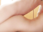 戴着眼镜样子有点闷骚的女主播和男盆友用性爱椅啪啪直播