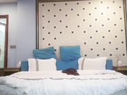 情趣圆床房约来个丰满性感女孩跪舔后入抽插