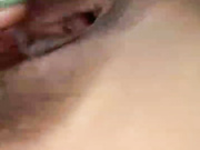 青春少女自慰玩弄淫穴黄瓜插逼自慰