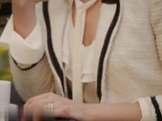 欲求不满的性感人妻和邻居在卧室做爱