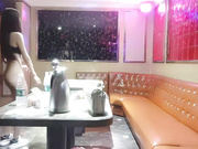 探花炮哥全网商K选妃一排美女灯红酒绿下裸体